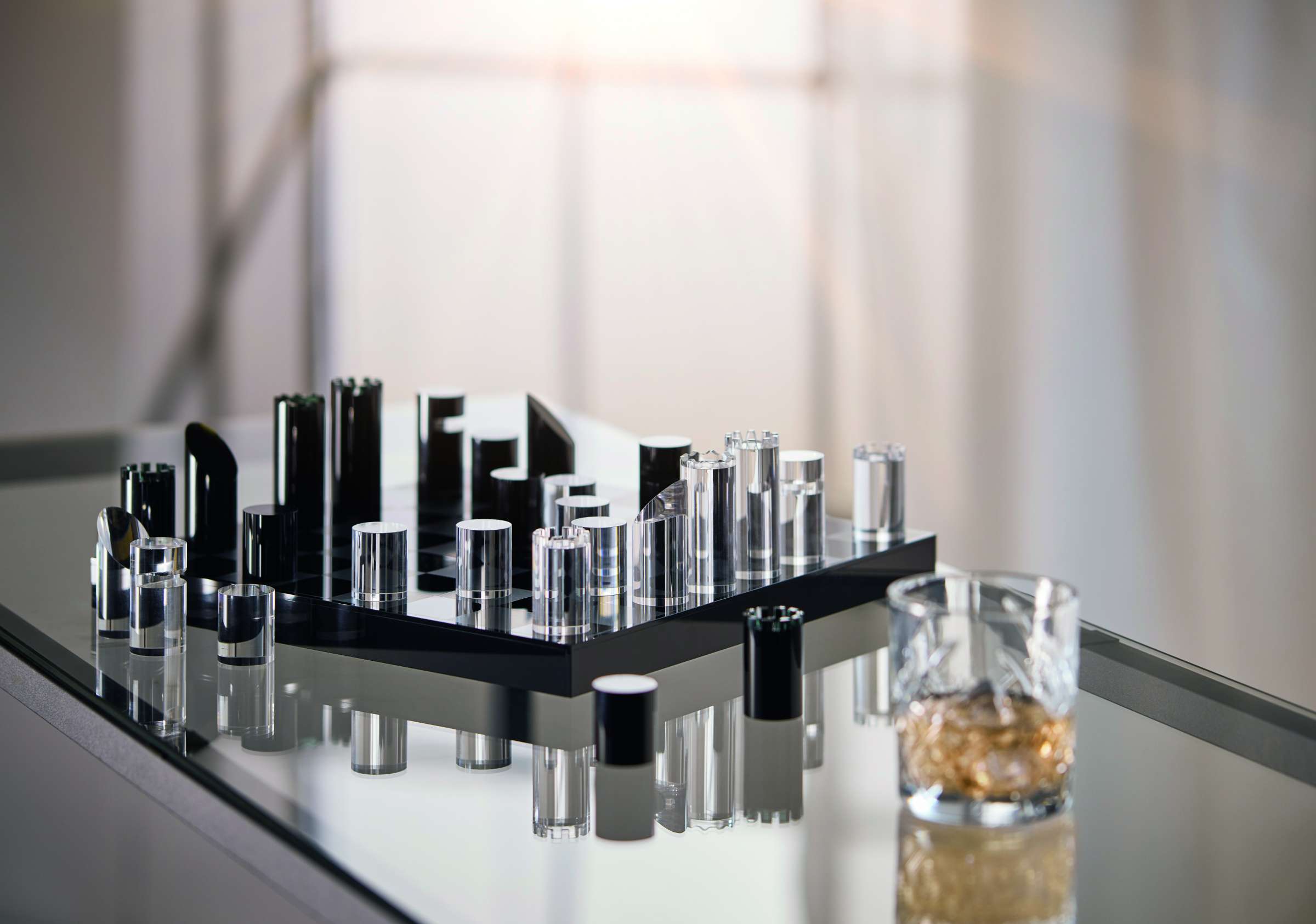 Philippi Spring YAP ist unser modernes Designer Schachspiel mit Acryl Schachfiguren